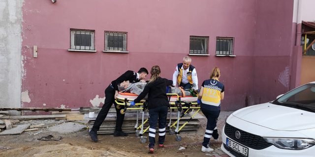 Okulda sıva yaparken düşerek ağır yaralandı