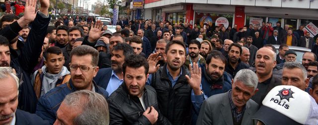 Patnos Haberleri: Patnosta elektrik protestosu sırasında 1 kişi kalp krizinden öldü Patnos Haberleri: Patnosta elektrik protestosu sırasında 1 kişi kalp krizinden öldü