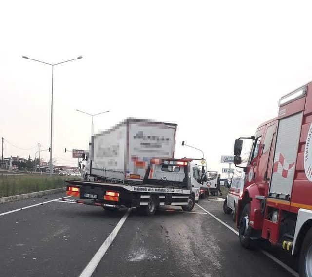 TIR, kırmızı ışıkta bekleyen araçlara çarptı: 10 yaralı