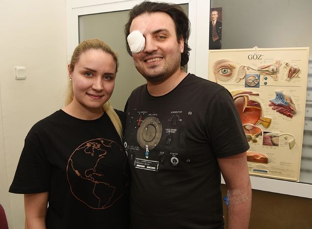 Kornea nakli ile yeniden görmeye başladı