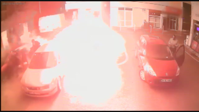 Bakırköy'de akaryakıt istasyonunda patlama kamerada