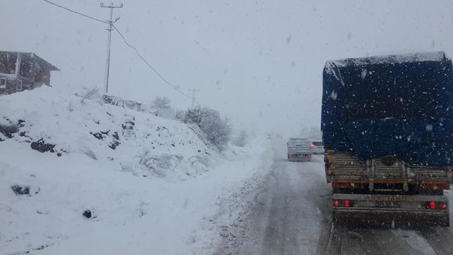 Seydikemer'de kar yağışı ulaşımı olumsuz etkiledi