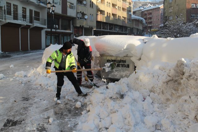 Bitlis Haberleri: Bitlis’te işçilerin zorlu kar temizliği Bitlis Haberleri: Bitlis’te işçilerin zorlu kar temizliği