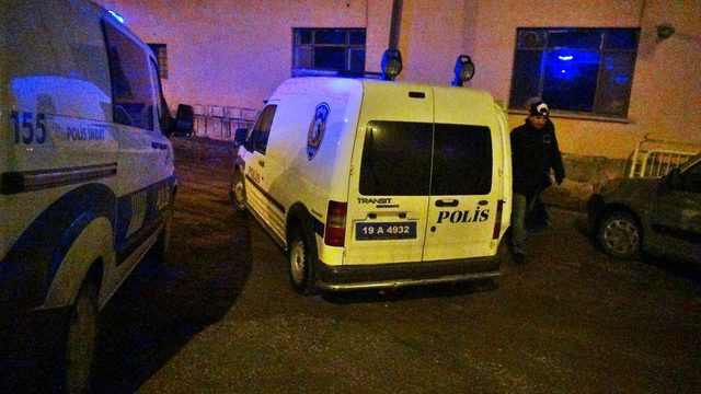 Çorum Haberleri: Fabrikada kavga bekçi tüfekle vuruldu, 2 kişi darbedildi Çorum Haberleri: Fabrikada kavga bekçi tüfekle vuruldu, 2 kişi darbedildi