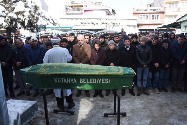 Kütahya Haberleri: Treninin çarpmasıyla ölen iş makinesi operatörü toprağa verildi 27