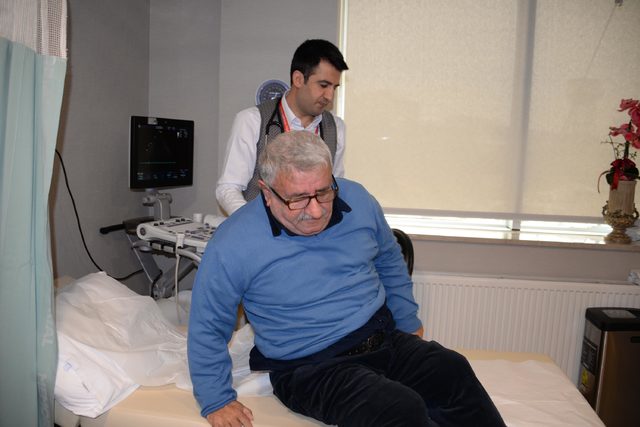 Diyarbakır Haberleri: Kalbi duran emekli öğretmeni, doktor olan öğrencisi hayata döndürdü Diyarbakır Haberleri: Kalbi duran emekli öğretmeni, doktor olan öğrencisi hayata döndürdü