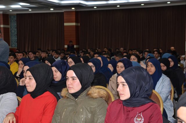 Başkan Adayı Azmi Ekinci, İmam Hatipli gençlerle buluştu