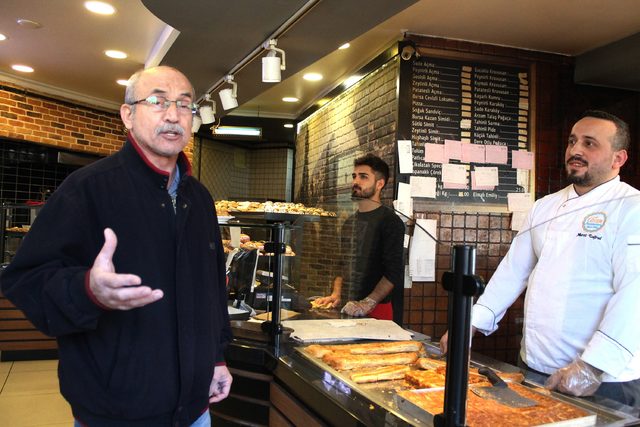 İstiklal Marşı'nı okuyana börek bedava