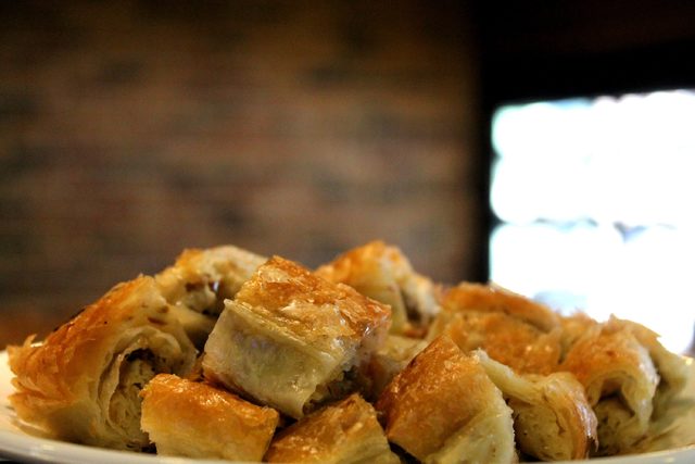 İstiklal Marşı'nı okuyana börek bedava