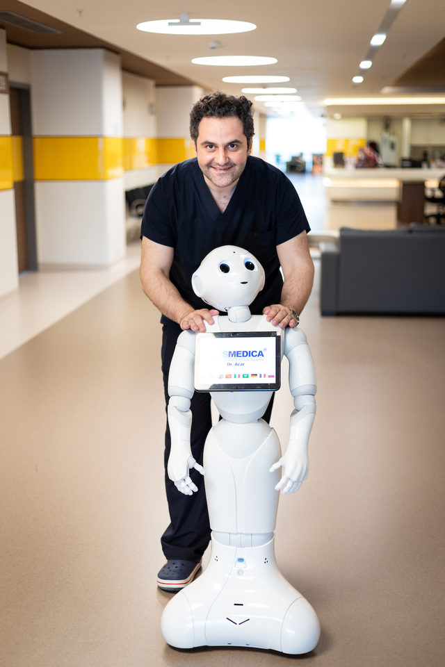 İnsansı robot Türkiye�nin sağlık turizminde kullanılmaya başlandı