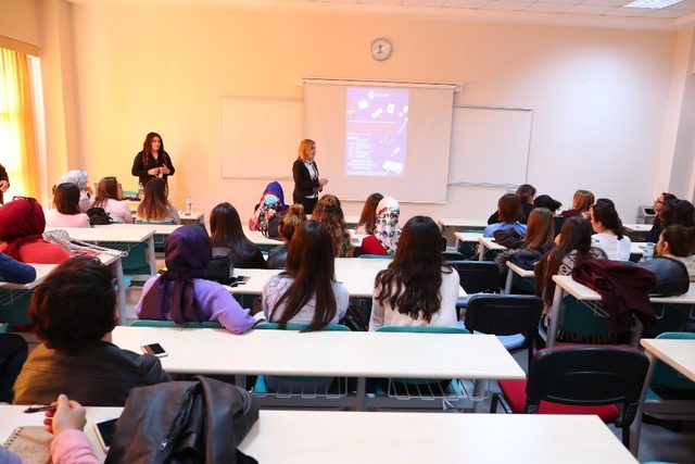HKÜ’deki hemşire adayları ağrı yönetimini öğrendi
