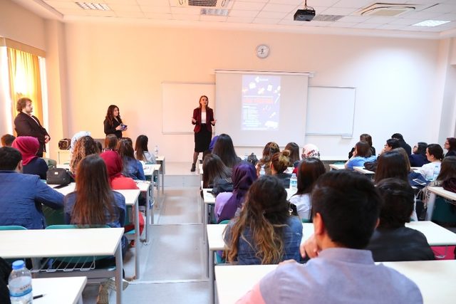 HKÜ’deki hemşire adayları ağrı yönetimini öğrendi
