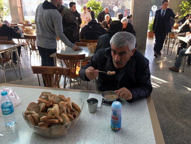 yaparken-herkes-bana-bakiyor-hissine-kapildigimiz-21-eylem-7