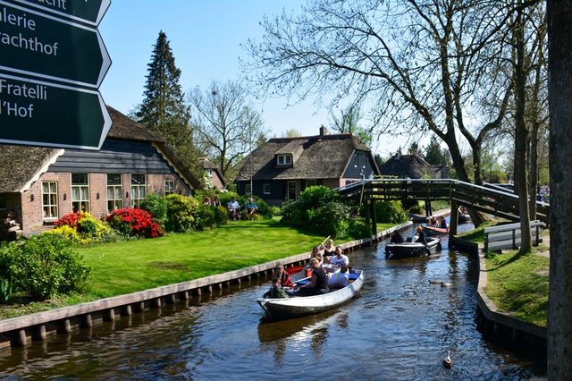 Hollanda�nın Venedik�i Giethoorn köyü trend