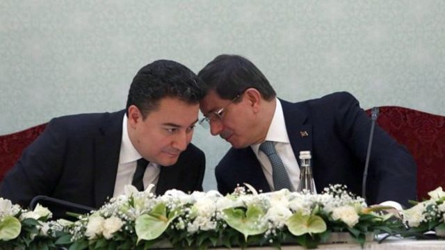 Ahmet Davutoğlu yeni parti mi kuracak, AK Parti'de kalarak mücadele mi edecek?