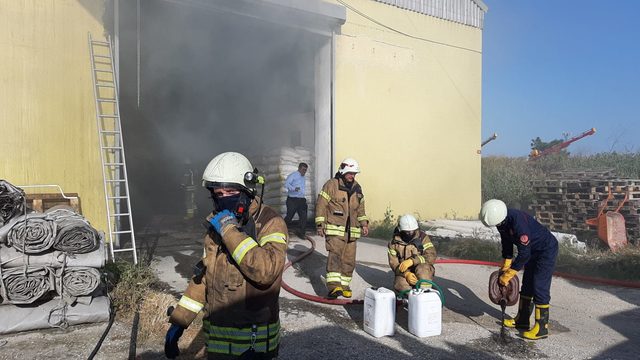 Çatalca'da ayçiçeği deposunda yangın