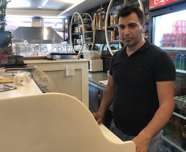 İstanbul�da dehşet anları! Ekmek bıçağıyla etrafa saldırdı trend