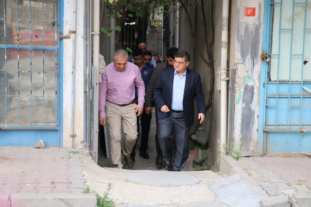 Iğdır şehidi uzman onbaşı Ali Yılmaz'ın baba evine ateş düştü