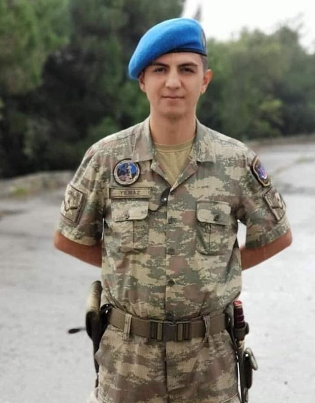 Iğdır şehidi uzman onbaşı Ali Yılmaz'ın baba evine ateş düştü
