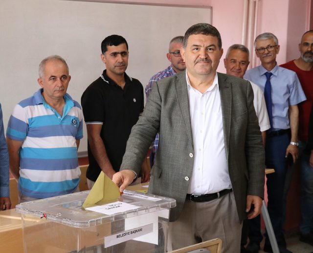 Honazlılar oy vermeye başladı (2)
