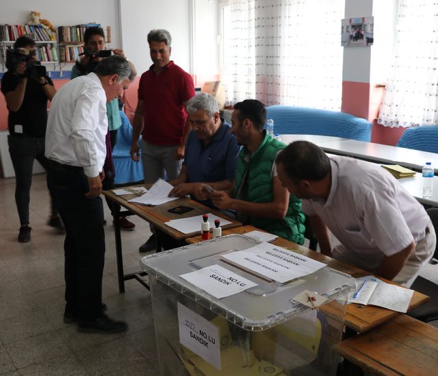Honazlılar oy vermeye başladı (2)