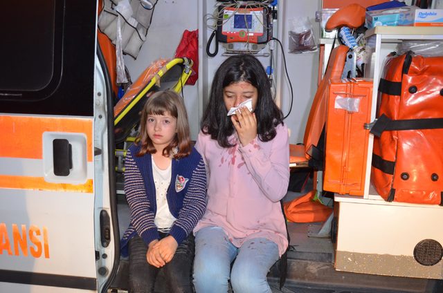 Tatil yolunda kaza; öğretmen, eşi ve 3 çocuğu yaralı