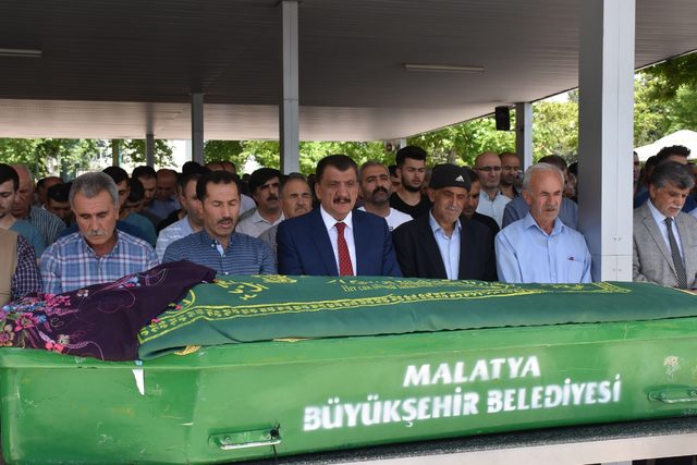 Kazada ölen kulüp başkanı ile kadın memur, toprağa verildi