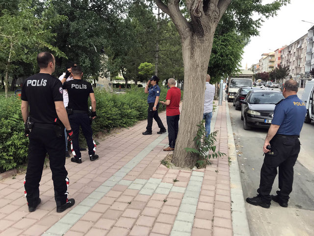 Kaldırımda yürürken bacağından vuruldu