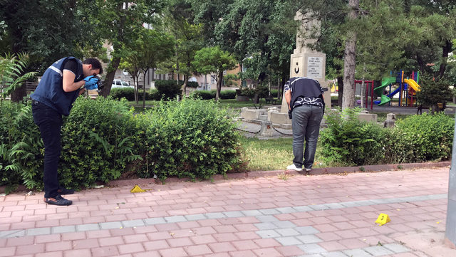 Kaldırımda yürürken bacağından vuruldu