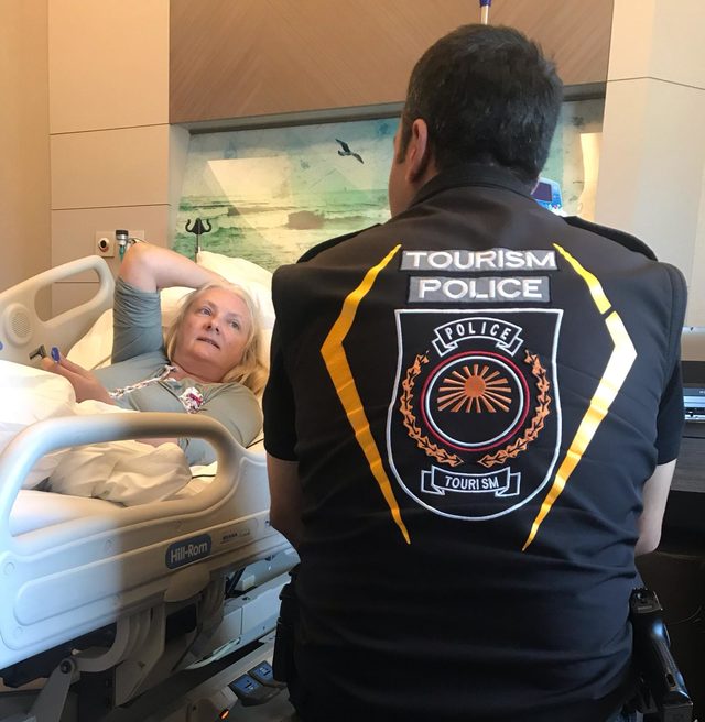 Fatih'te otomobilin İsviçreli gazeteciye çarpma anı kamerada