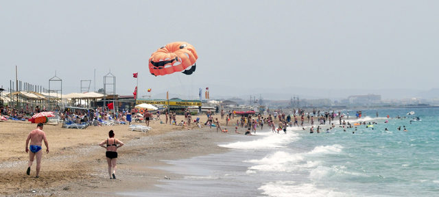 Manavgat'ta oteller ve sahiller doldu