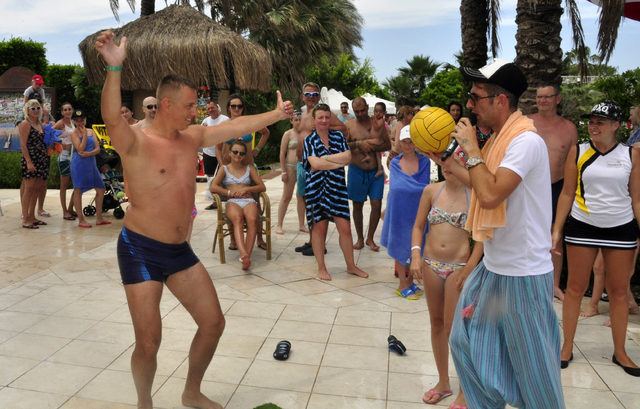 Manavgat'ta oteller ve sahiller doldu