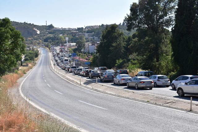 Kuşadası'nda bayram yoğunluğu
