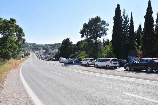 Kuşadası'nda bayram yoğunluğu
