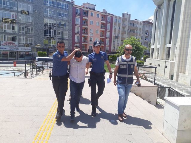 Müşterileri gasbetti, polisin üzerine pitbull saldı, tutuklandı