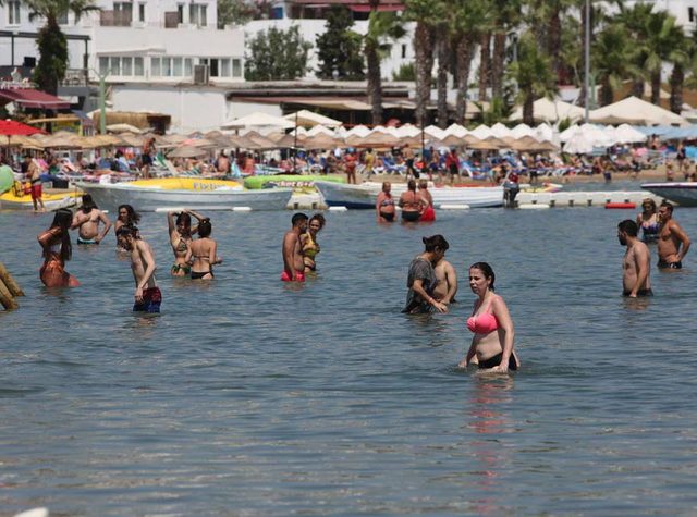 Bodrum'da plajlar yine dolu