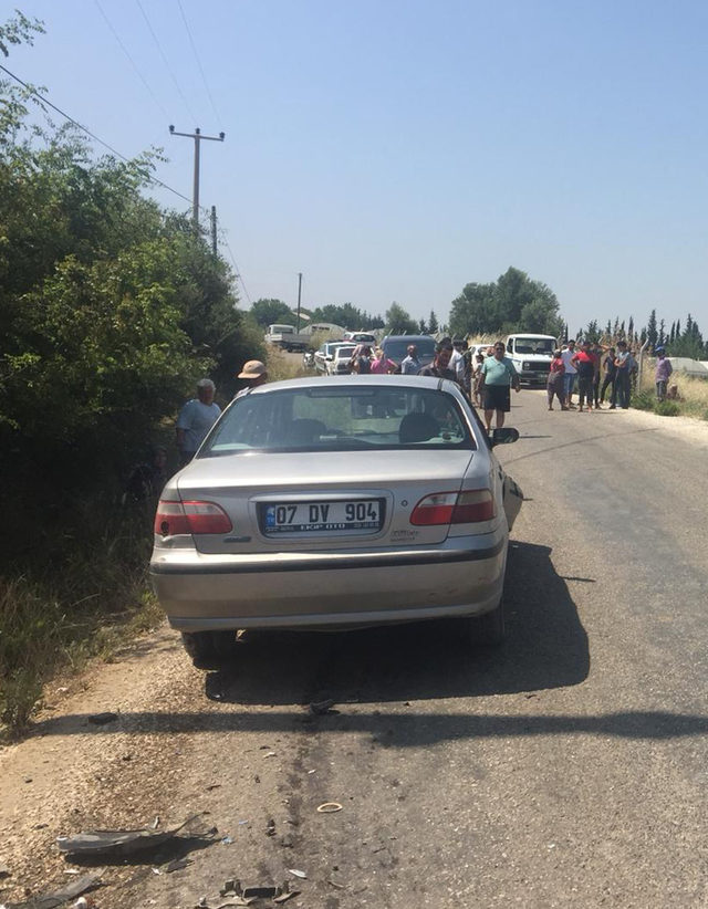 Otomobil ile kamyonet çarpıştı: 1'i çocuk 4 yaralı