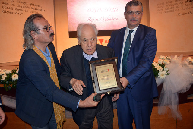 Yazar Nuri Pakdil, hastaneye kaldırıldı