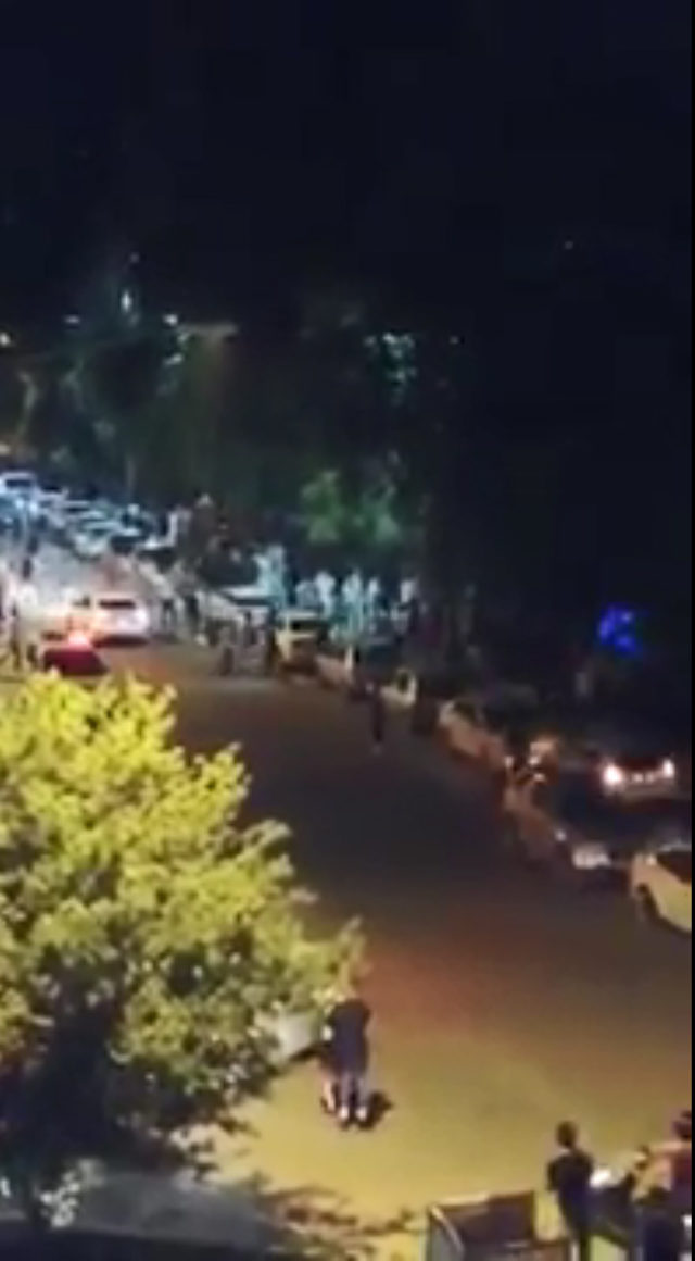 Genç kızlara laf atanları linç etmek istediler: 20 gözaltı