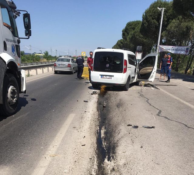 Trafik denetim noktasındaki beton bariyere çarptı: 3 yaralı