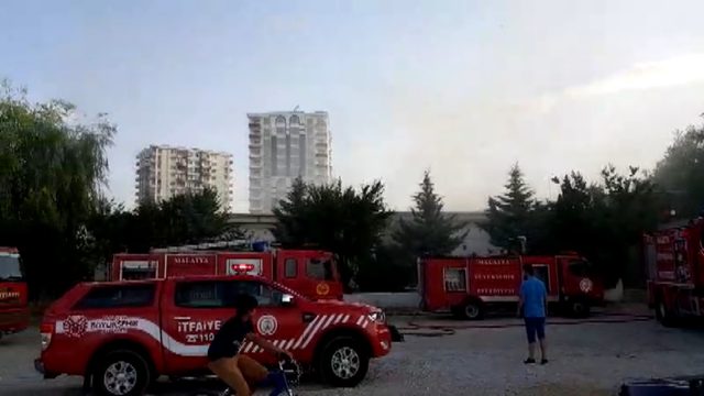 Malatya'da düğün salonunda çıkan yangın korkuttu
