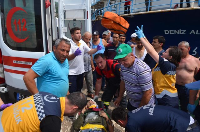 Otomobil, uçurumdan denize kıyısına yuvarlandı