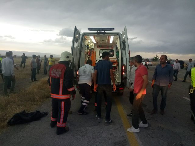 Malatya'da iki otomobil çarpıştı: 5 yaralı