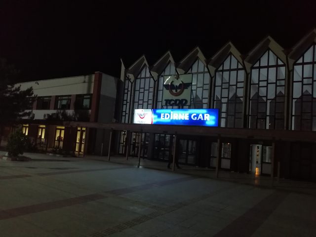 Edirne Garı'nda 42 göçmen yakalandı, trenden atlayan 4 kişi aranıyor