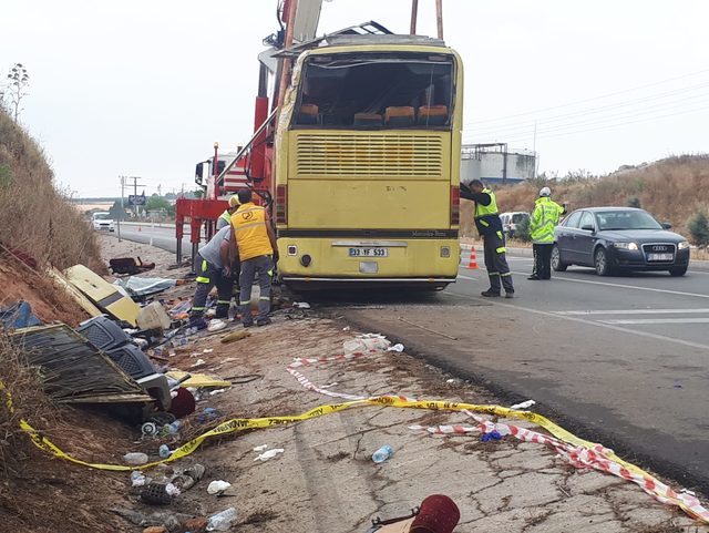 Bandırma'da tur otobüsü ile otomobil çarpıştı: 4 ölü, 35 yaralı