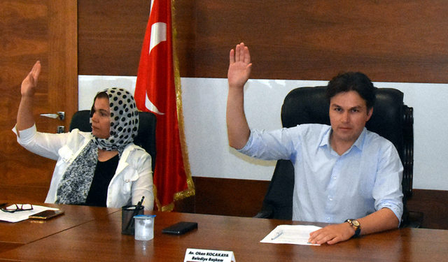 Belediye Başkanı makam araçlarını toplu taşıma aracı almak için satışa çıkardı