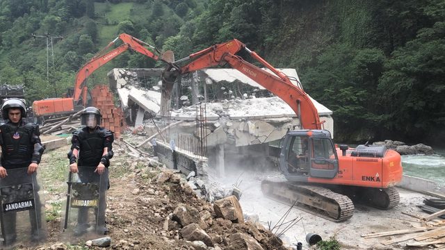 Fırtına Vadisi'nde kaçak yapı yıkımları sürüyor (2)
