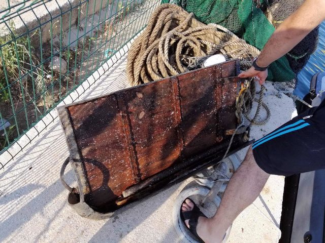 Marmara Denizi'nde trol ağları ele geçirildi