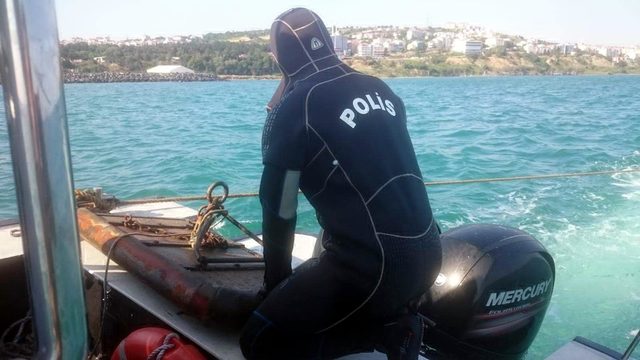 Marmara Denizi'nde trol ağları ele geçirildi