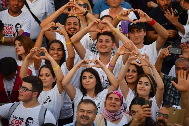 Ekrem İmamoğlu Esenler'de miting düzenledi